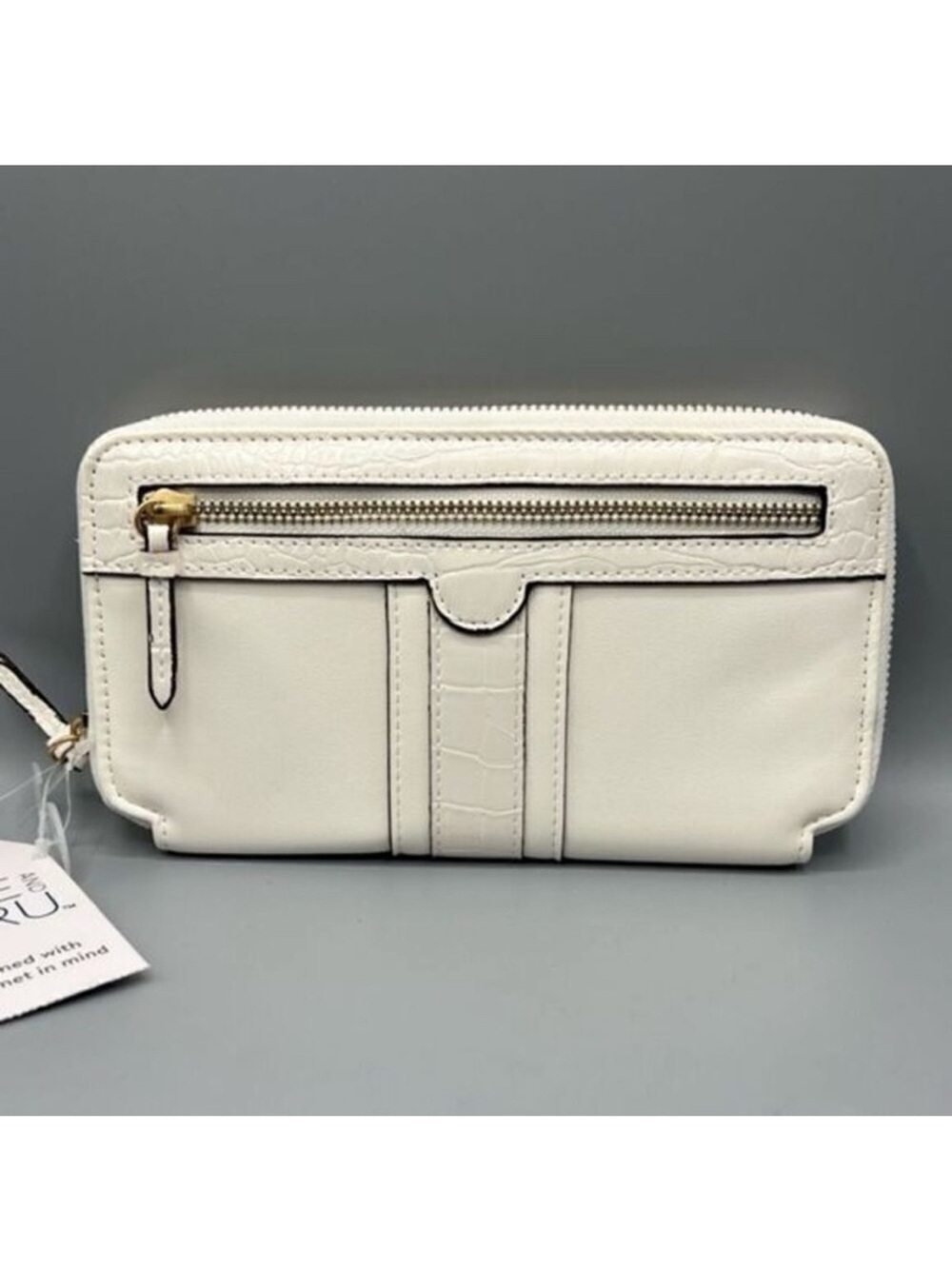 Time and Tru White Zip Around Wallet NWT